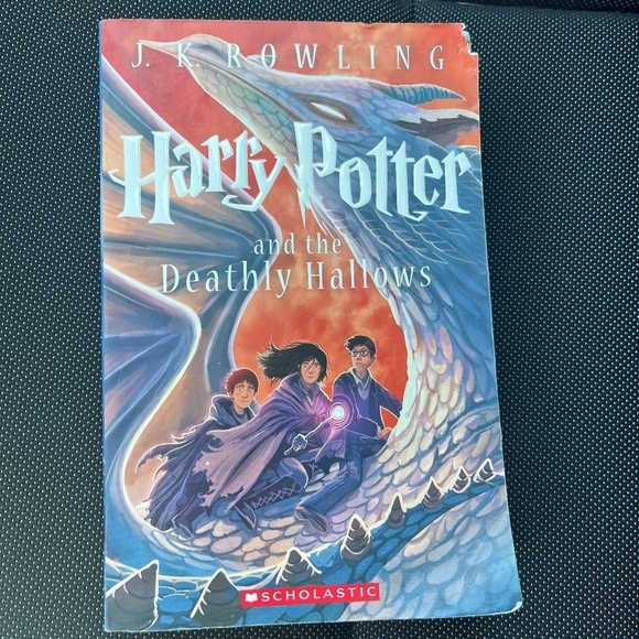 Scholastic Other - Harry Potter and the Deathly Hallows Book 7